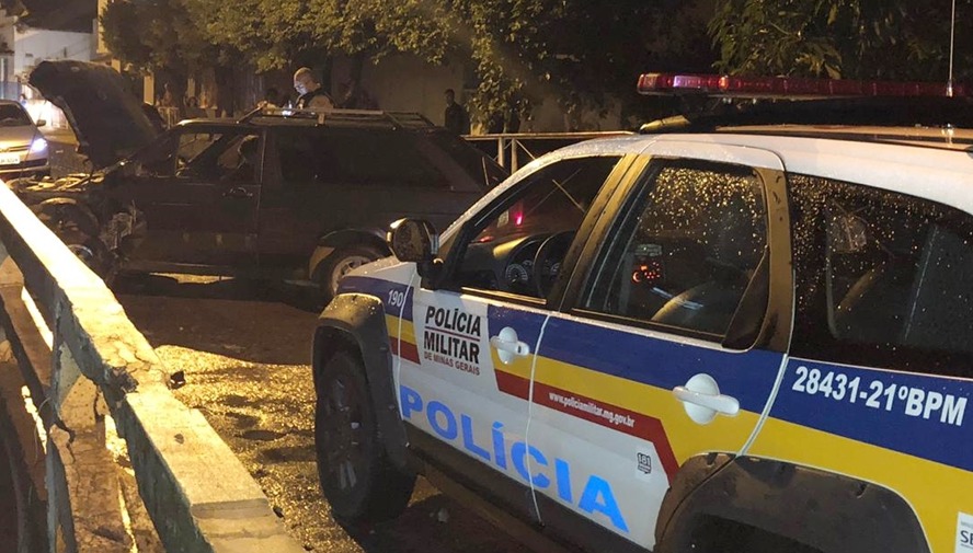 Motorista em fuga atropela pedestre, mas é preso pela Polícia Militar
