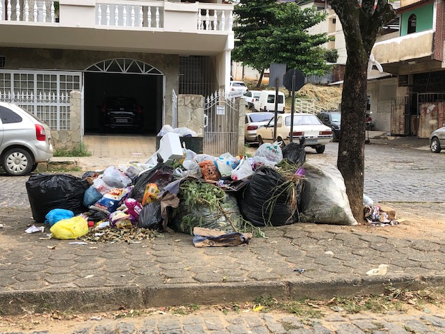 Coleta de lixo deve estar normalizada nesta sexta-feira, 03