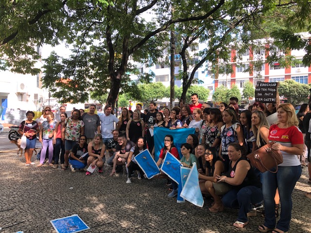 Greve de professores recebe adesão maciça em Cataguases