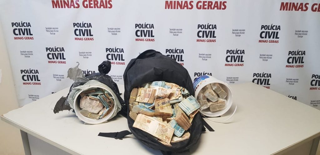 Polícia Civil recupera parte do dinheiro roubado em residência de Itamarati de Minas