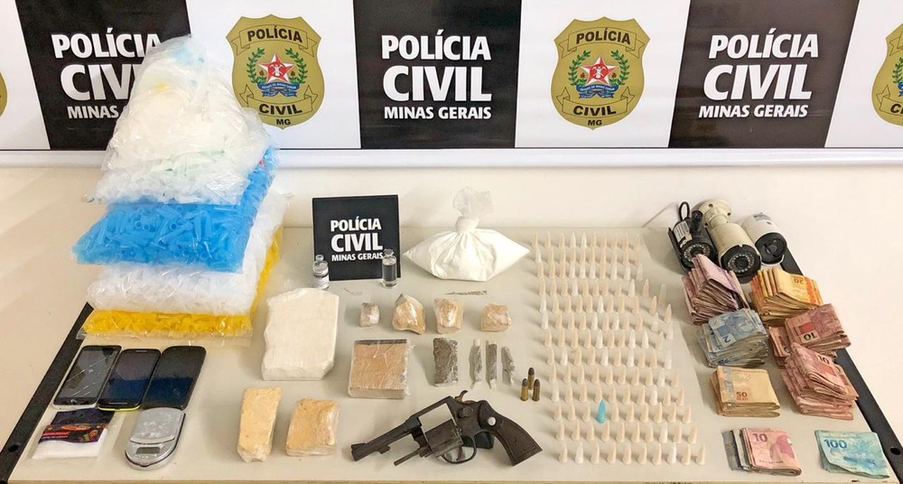 Grupo é preso por suspeita de tráfico de drogas durante operação em Ubá