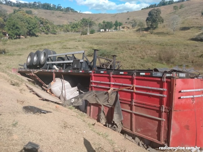 Carreta destrava de cavalinho e cai em ribanceira próximo a Boa Família