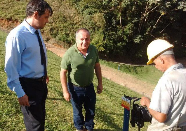 Promotor do Meio Ambiente vistoria represa da Bauminas em Miraí