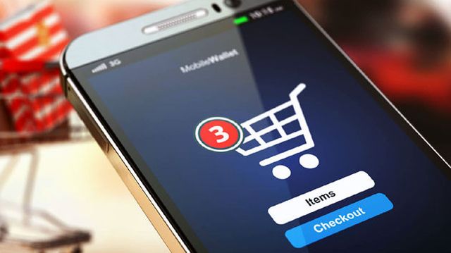 Sete a cada dez consumidores utilizam o smartphone para fazer compras
