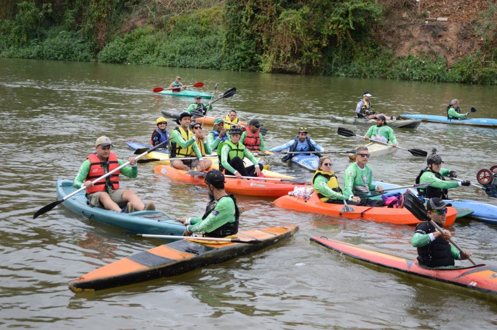 Sessenta esportistas participam da I Eco Remada até Aracati