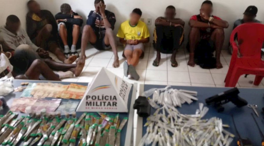 Operação da PM prende 9 suspeitos de tráfico de drogas em Além Paraíba
