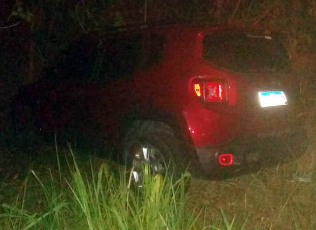 PM recupera carro roubado em estrada próximo a Itamarati de Minas