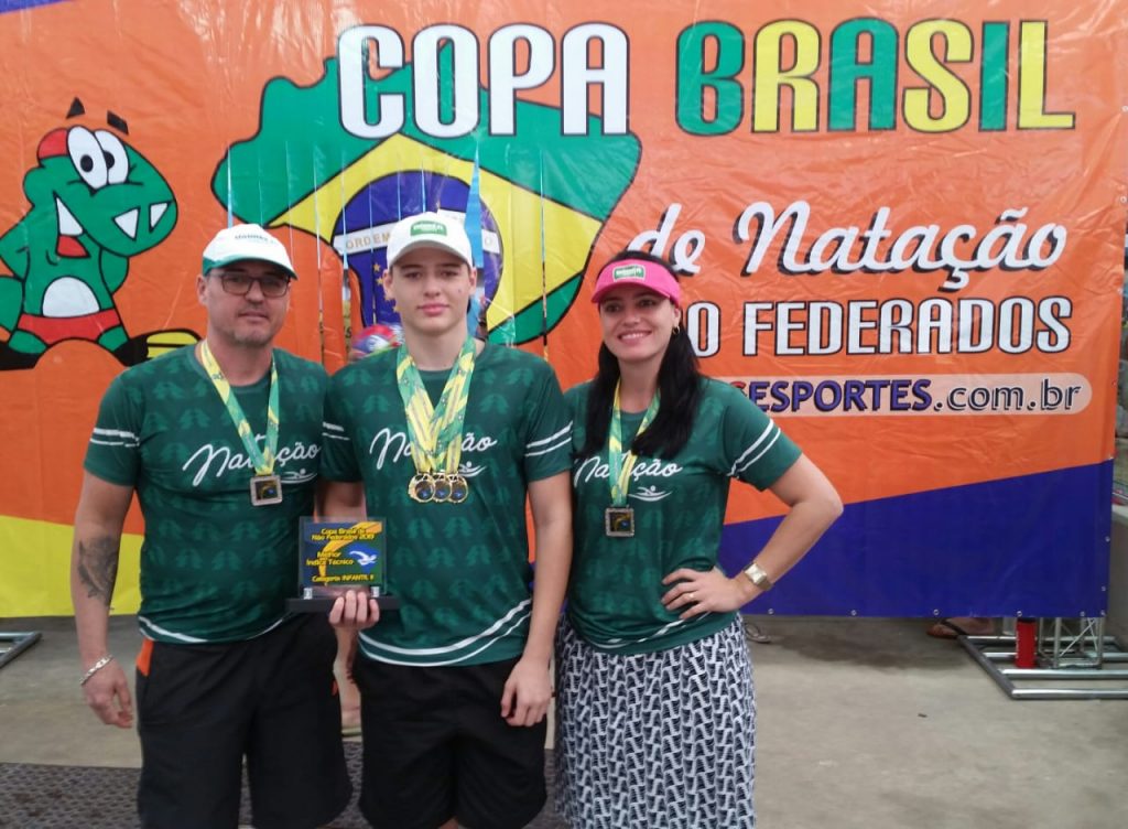 Atleta de Cataguases conquista três medalhas de ouro na Natação