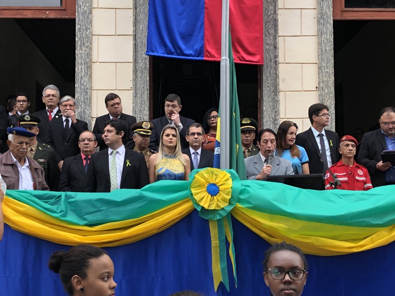 Hora Cívica e desfile de escolas marcam a manhã em Cataguases