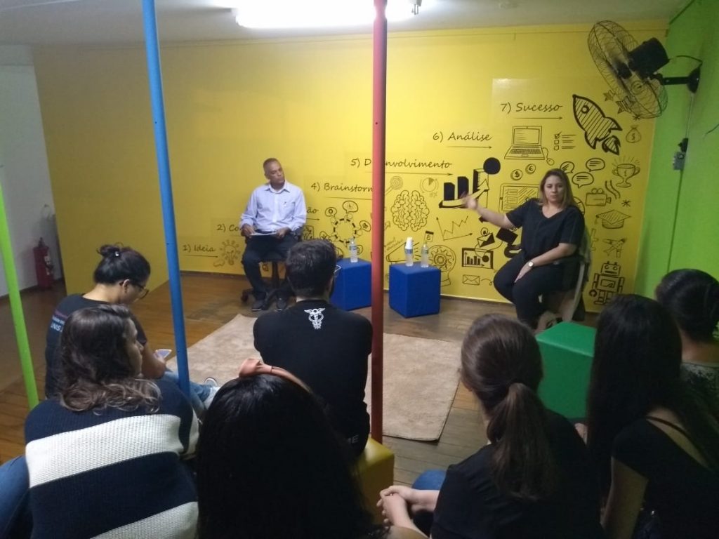 Alunos do curso de Ciências Contábeis da FIC participam do Café Contábil