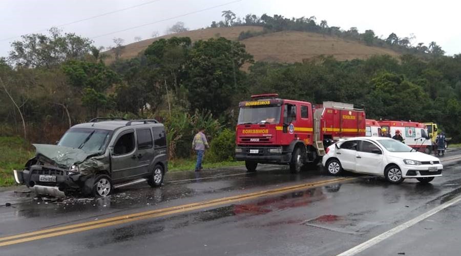 Acidente deixa um morto e feridos na BR-116 em Leopoldina