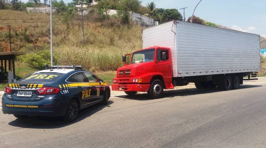 Caminhão adulterado é apreendido na BR-116 em Leopoldina