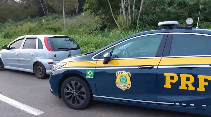 PRF-Leopoldina recupera carro roubado há 11 anos