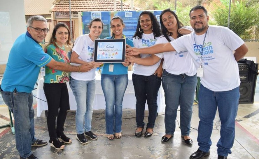 Escola municipal de Leopoldina recebe selo de reconhecimento socioambiental da Copasa