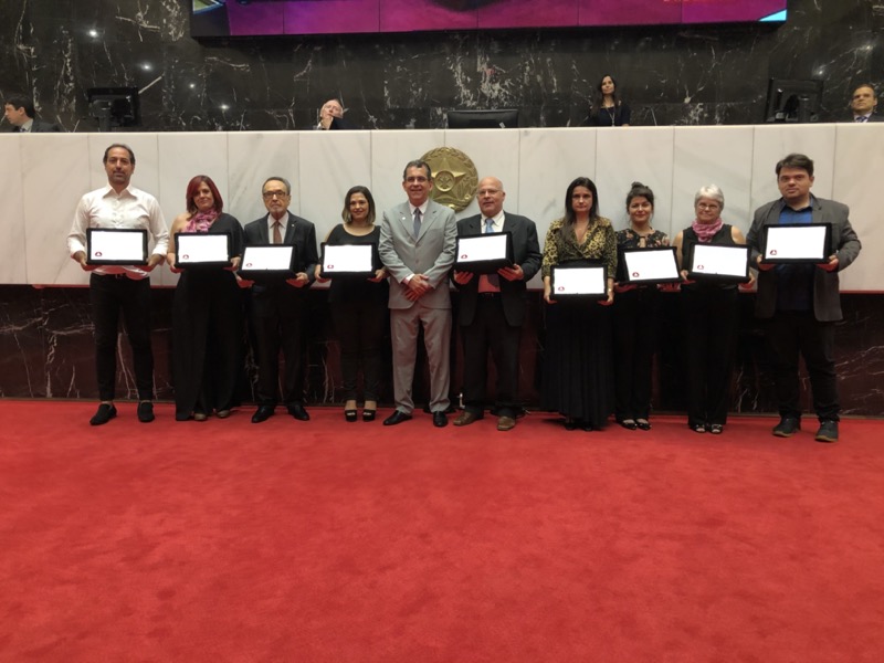 Assembleia homenageia parentes dos poetas do Movimento Verde