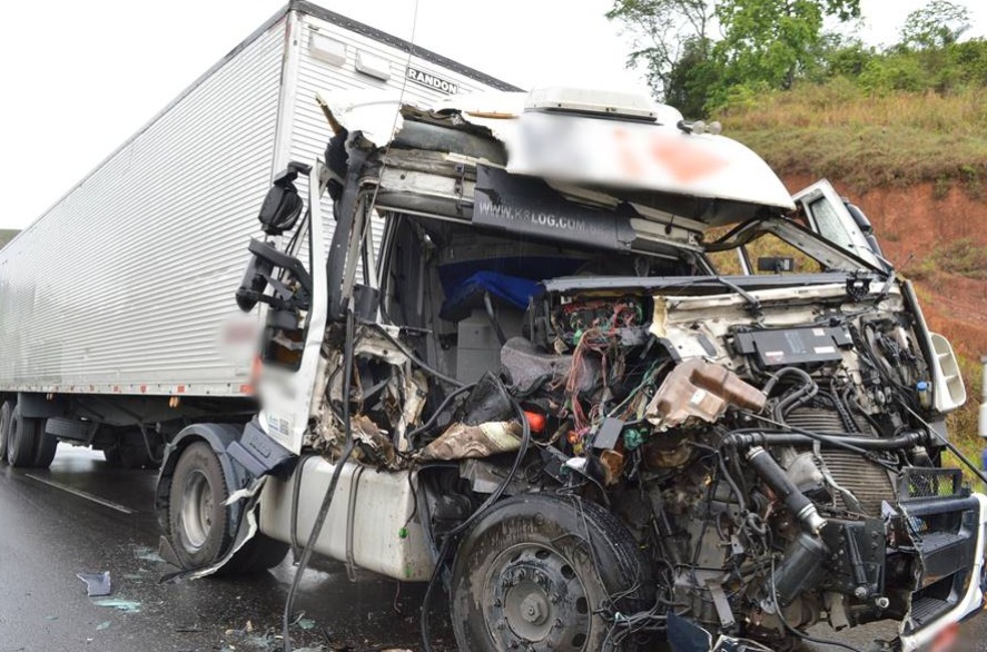 Acidente na Serra da Vileta com quatro veículos deixa uma pessoa morta