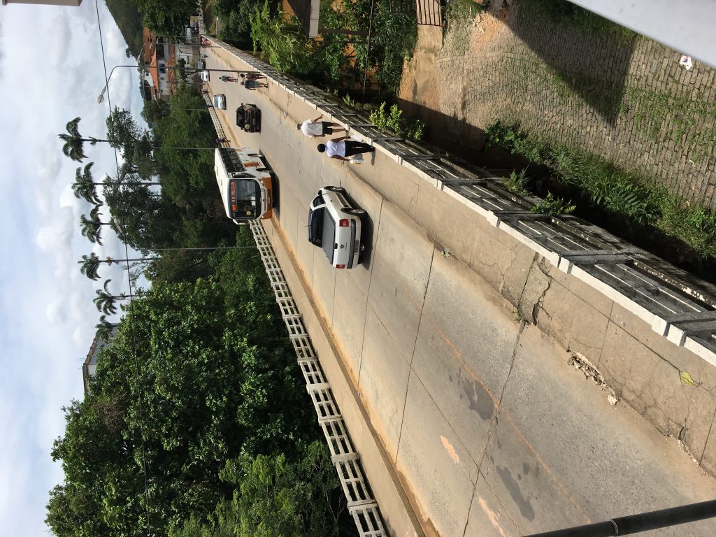 Homem é resgatado  no rio Pomba junto a pilastra da ponte Nova