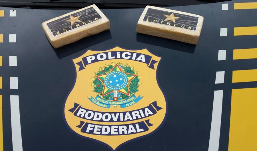 Passageiro de ônibus é preso pela PRF de Leopoldina com 2 kg de cocaína