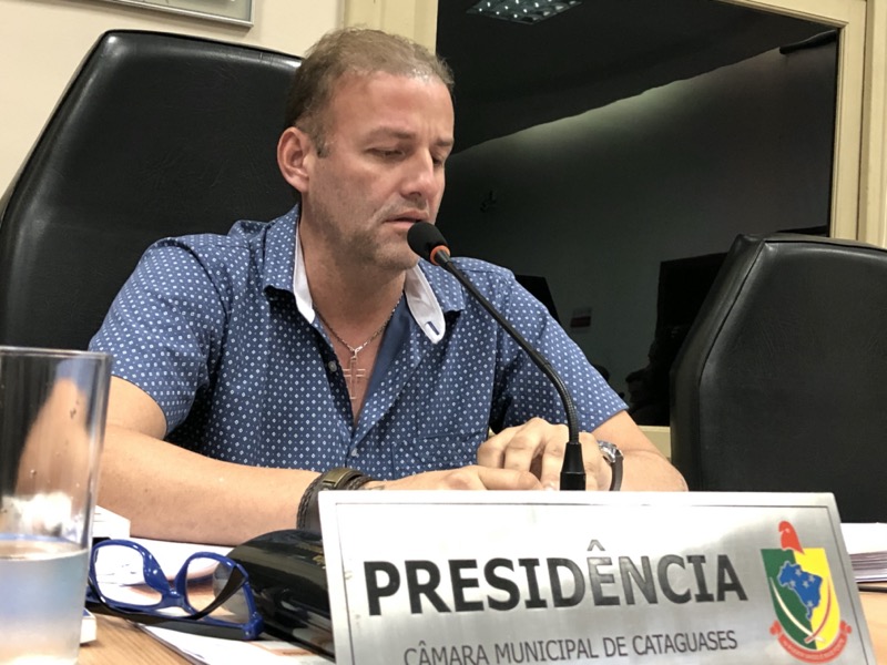 Ricardo Dias critica postura do prefeito sobre obras em campos de futebol