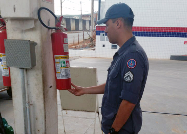 Bombeiros encontram irregularidades em postos de combustíveis na Zona da Mata