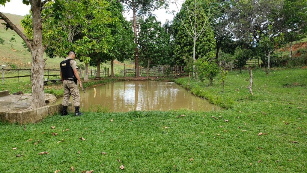 Jovem morre afogada enquanto nadava em açude