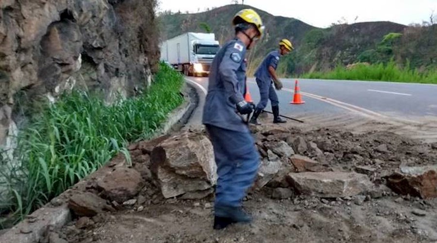 Deslizamento na Serra da Vileta mobiliza Bombeiros e Polícia Rodoviária Federal