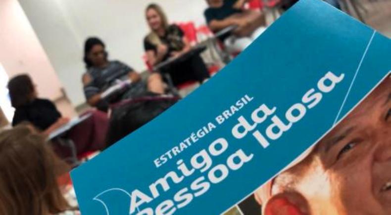 Programa de incentivo aos idosos doa kits de atividades aos municípios