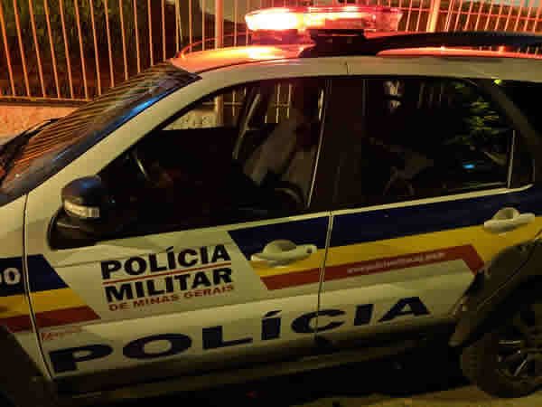 Dupla armada rouba padaria no Bairro Granjaria