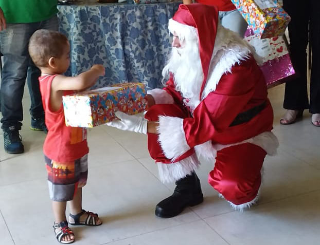 Campanha Papai Noel dos Correios entrega presentes em Cataguases