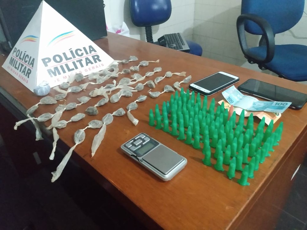 Mulher é detida com mais de 90 pinos de cocaína e 47 buchas de maconha em Leopoldina