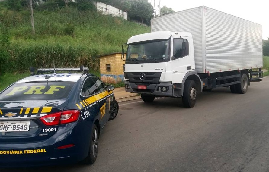 Caminhão adulterado e placa clonada é apreendido pela PRF em Leopoldina