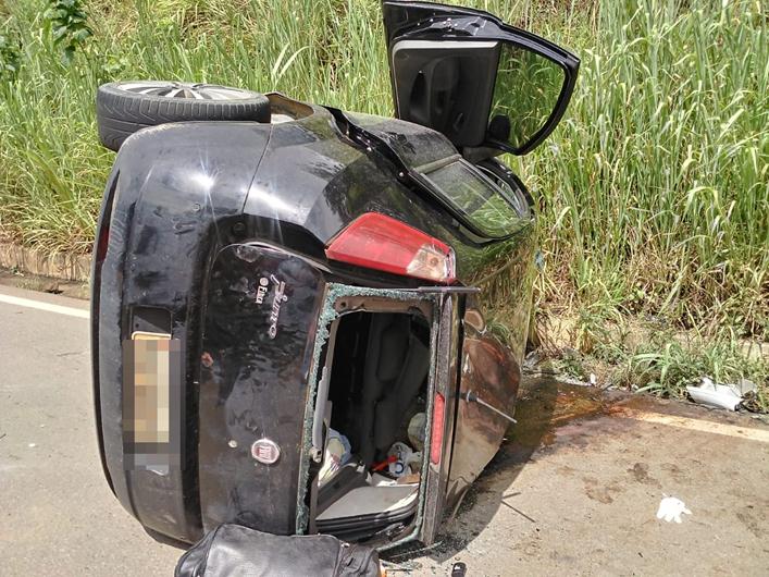 Homem morre e outras quatro pessoas ficam feridas em acidente próximo a Muriaé