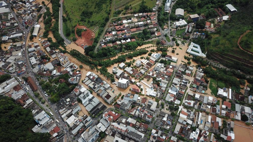 Cidade alagada obriga prefeito a decretar “situação de emergência”