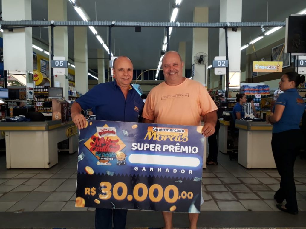 Sorteados na promoção do Supermercado Morais recebem seus prêmios