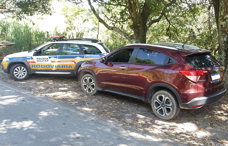 Polícia Rodoviária de Dona Eusébia apreende carro roubado e clonado