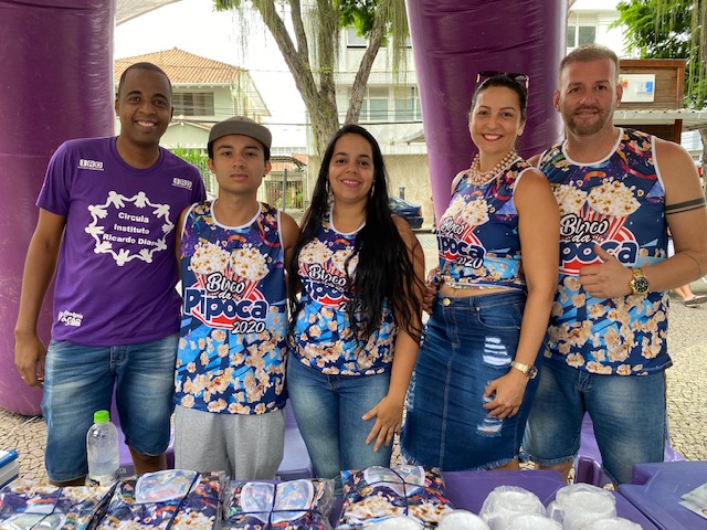 Bloco da Pipoca começa a trocar abadás por alimentos não perecíveis