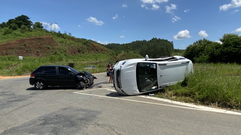 Acidente na estrada Cataguases-Leopoldina deixa cinco feridos