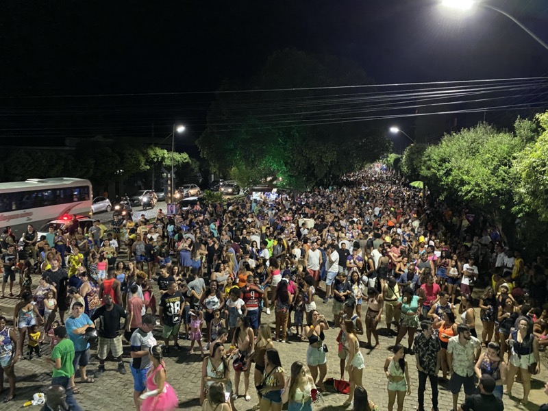 Bloco da Pipoca leva grande público para a Avenida