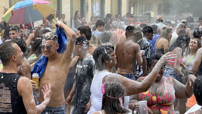 Bloco da Farinha toma conta das ruas de Santana de Cataguases