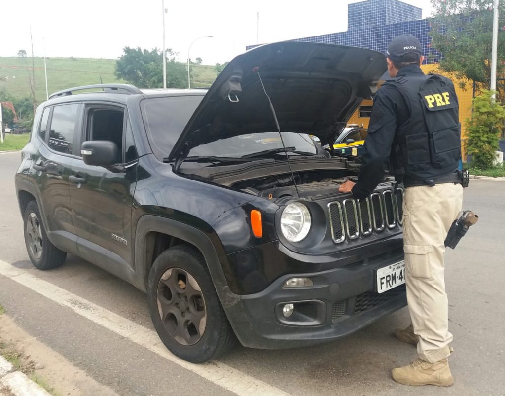 PRF Leopoldina recupera Jeep roubado há uma semana no Rio de Janeiro
