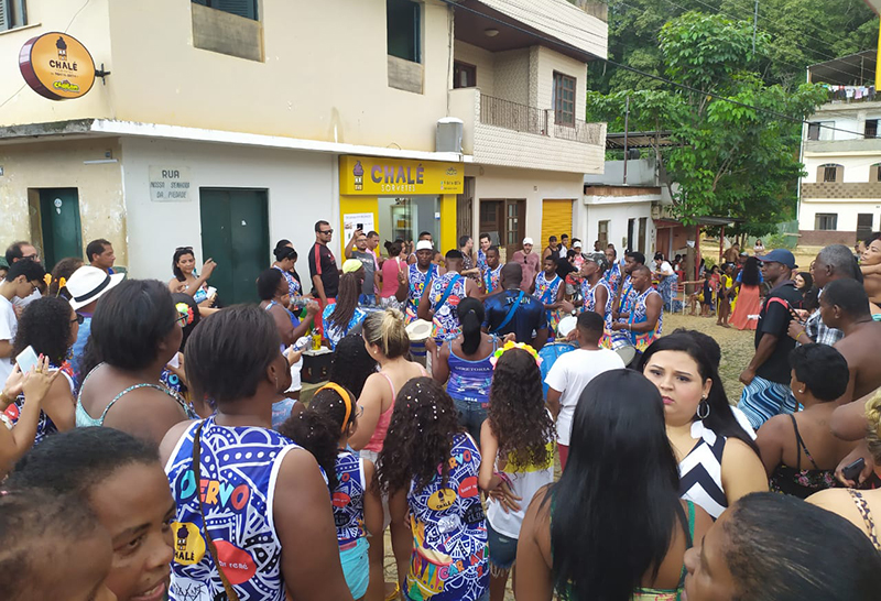 Bloco Sem Piedade anima o domingo no Bairro Leonardo