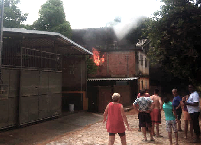 Defesa Civil interdita imóvel que pegou fogo no Beira Rio