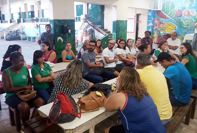 Professores estaduais iniciam greve em Cataguases