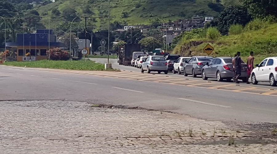 Barreira sanitária na entrada de Leopoldina afeta a BR-116