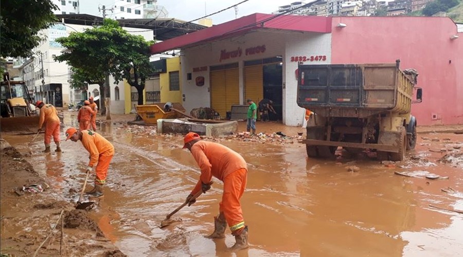 Após temporal, Prefeitura de Ubá faz a limpeza das ruas