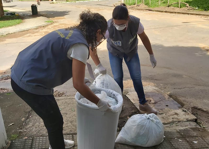 Vigilância Sanitária apreende lixo odontológico em tambor comum