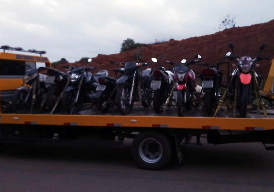 Polícia Militar prende na Estrada da Empa 54 motociclistas
