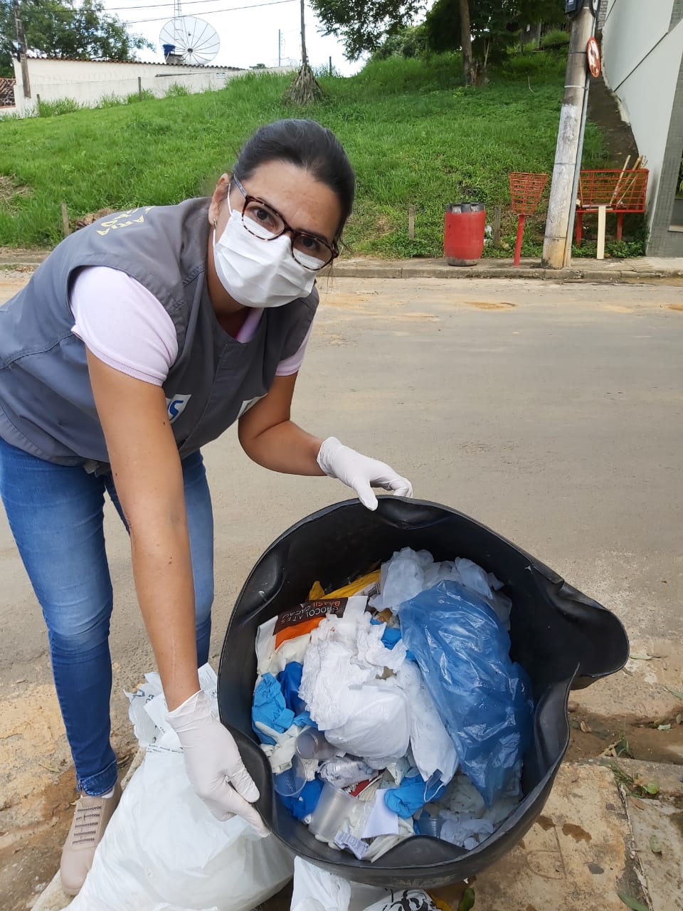 Vigilância Sanitária apreende lixo