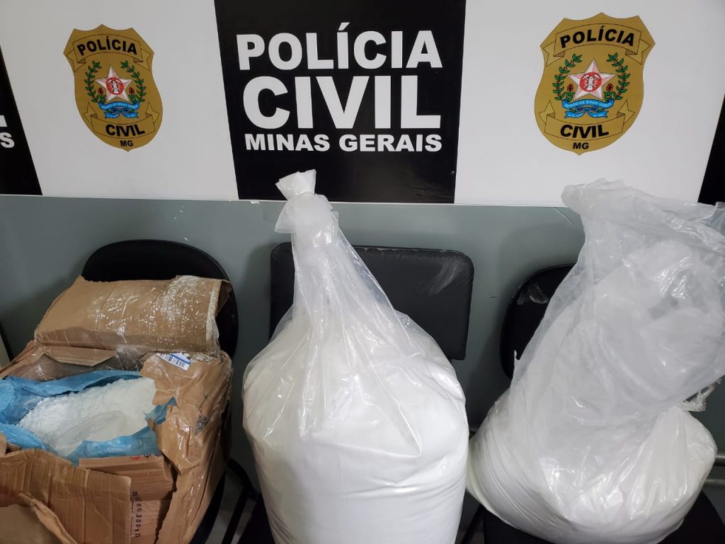 Polícia Civil apreende, em Além Paraíba, insumos para produção de droga