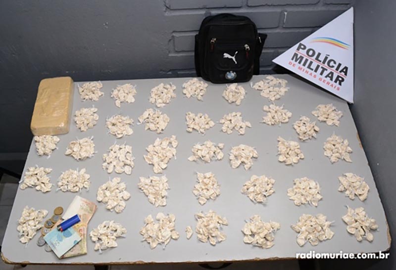Dupla é presa com mais de 740 papelotes de cocaína em Muriaé